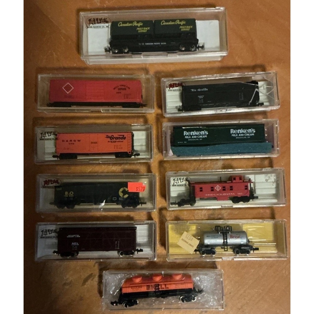 Mixed Lot Of 10 N Scale Frieght Cars, Box Cars, Tankers, Caboose, Hopper. #9